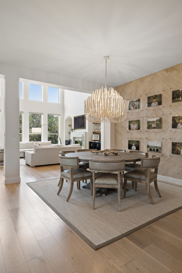 Diamante Dr. dining and living space