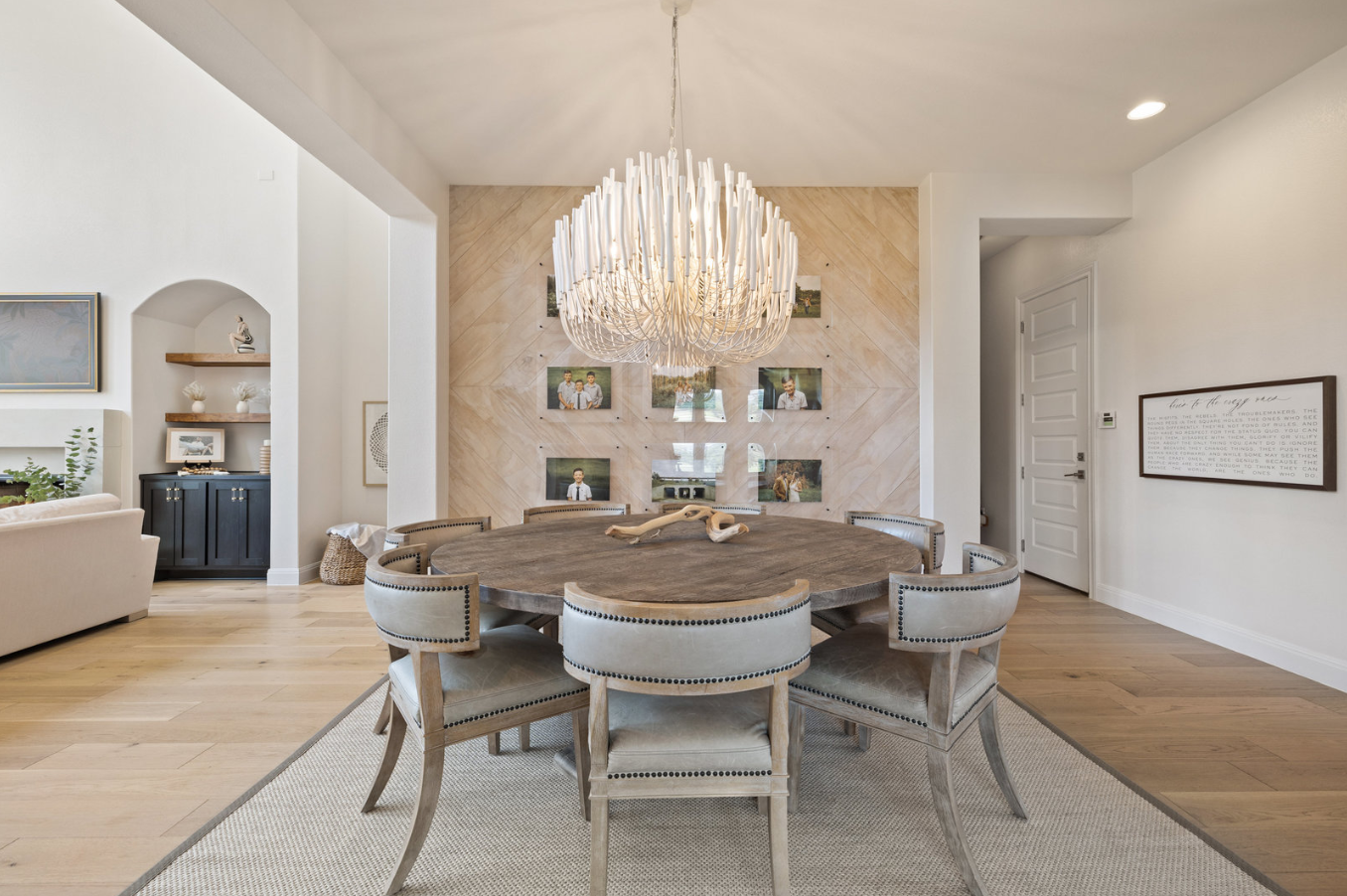 Diamante Dr. dining room detail